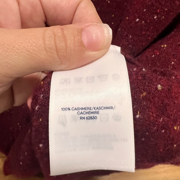 Chic Burgundy Turtleneck Sweater - Picture 3 of 4